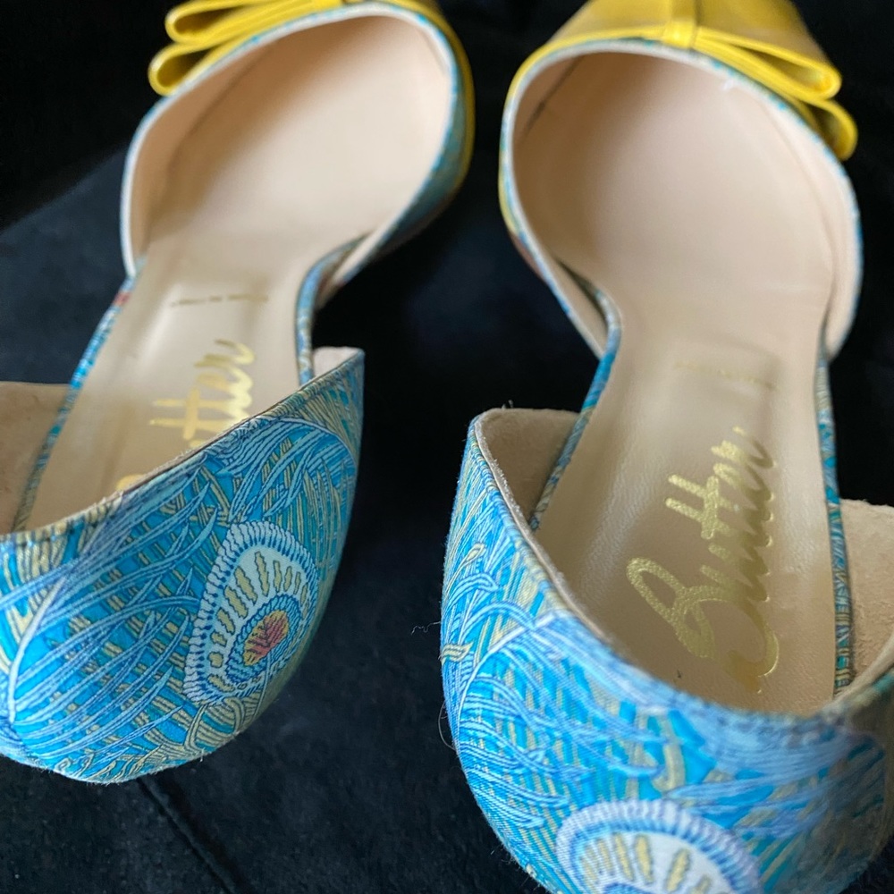 Butter Peacock Leather Kitten Heel shoes.  Never worn - Picture 3 of 8